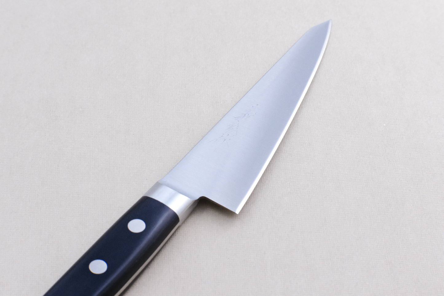 Yoshihiro HGA SK4 honesuki 150 with a pakka handle