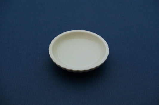 Azmaya Hasami ware mamezara dish 'Himawari' made by the Shiratake kiln in Nagasaki