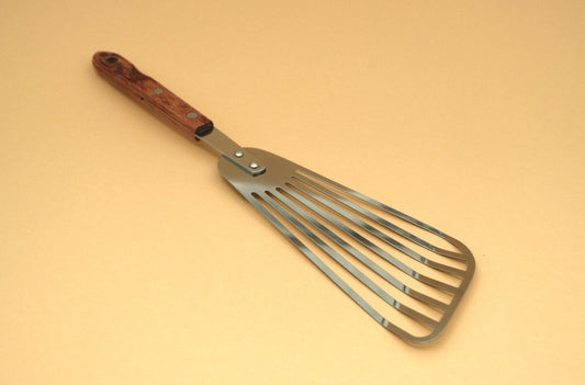 Slotted flexible spatula with a pakka handle