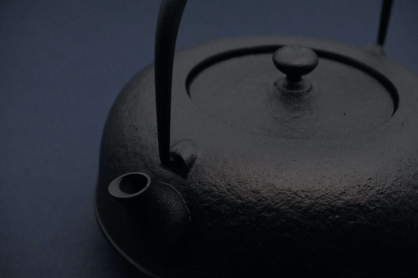 Azmaya Nambu tetsubin cast-iron kettle of 1,5 liter made by Oitomi in Iwate