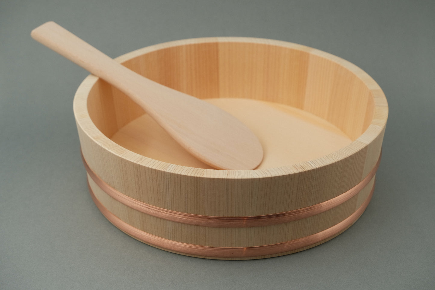 Hangiri rice mixing tub made of sawara cypress with a copper ring