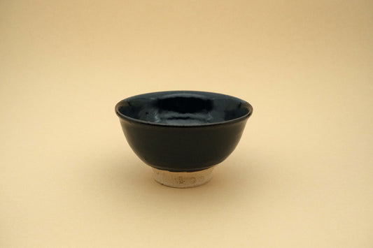 Azmaya Igayaki rice bowl with a black glaze made at the Kōbō kiln in Mie