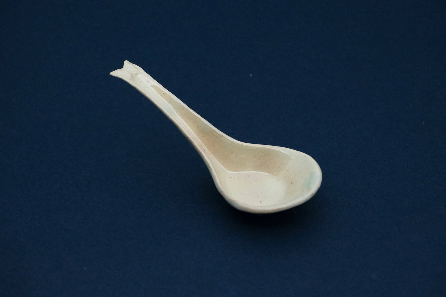 Azmaya Igayaki renge soup spoon with a white glaze made at the Kōbō kiln in Mie