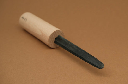 Carbon steel kakimuki oyster and clam shucker with a round tip